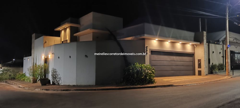 Casa Padrão Jardim Morumbi 3 dormitorios 4 banheiros 3 vagas na garagem